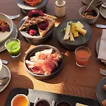 فندق Chiemgauhof Lakeside Retreat Übersee