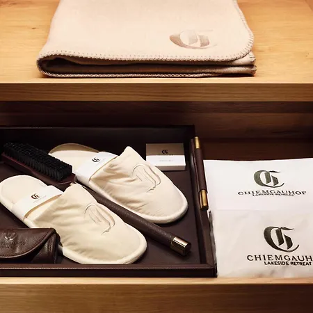 Chiemgauhof Lakeside Retreat מלון 5*