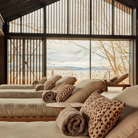 מלון Chiemgauhof Lakeside Retreat 5*