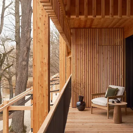 Отель Chiemgauhof Lakeside Retreat Уберзее