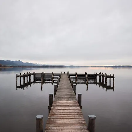 Отель Chiemgauhof Lakeside Retreat Уберзее